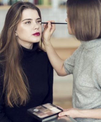 stylist-applying-eye-makeup-model (Small)